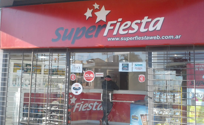 Fachada de la sucursal de Superfiesta en Av. Belgrano 3894, San Miguel de Tucumán.